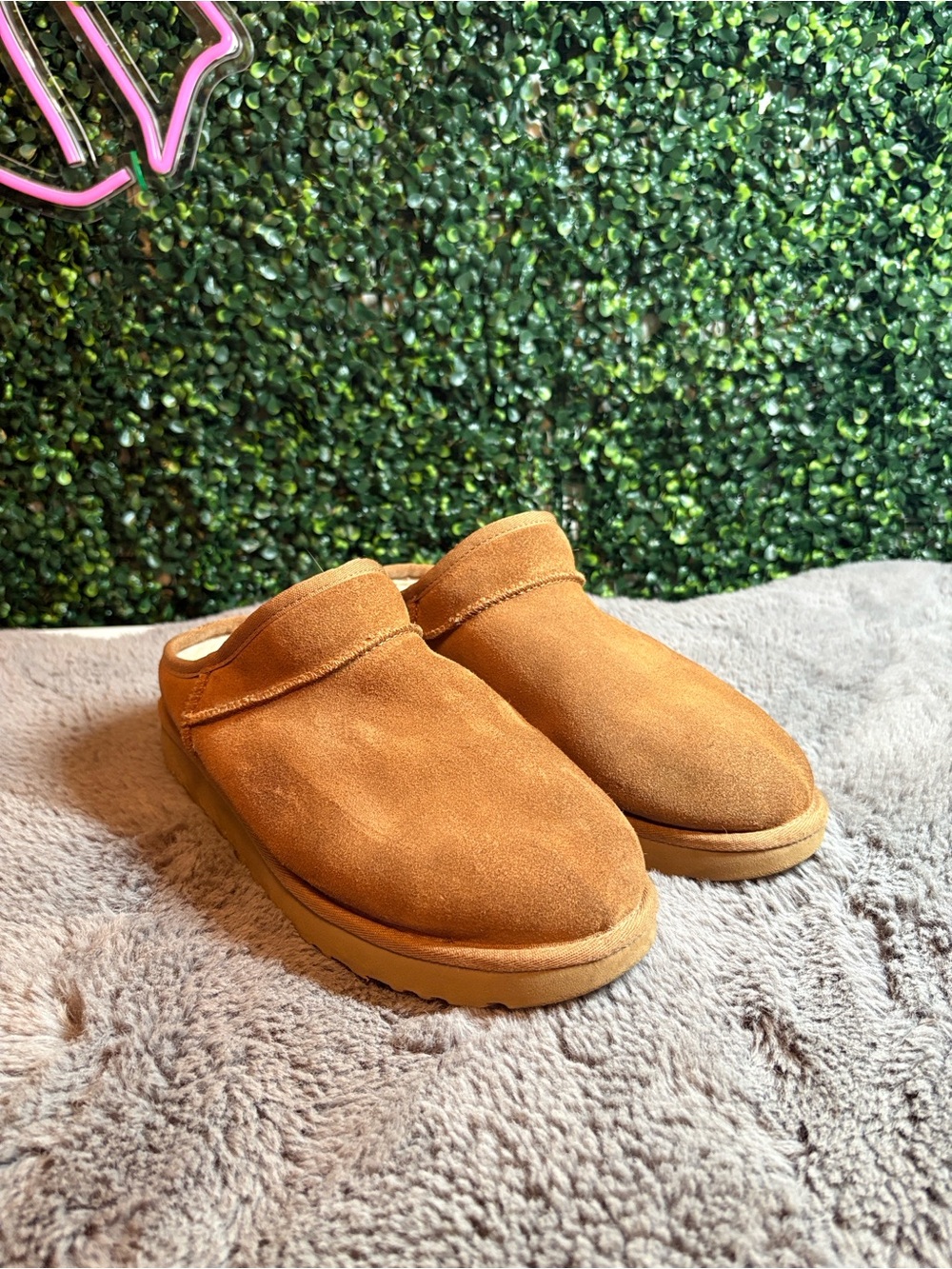 UGG Women's Suede Classic Slipper in Chesnut Size 8